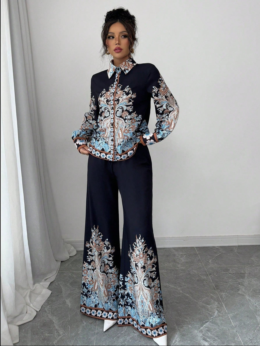 ARENIVA - Black Colour Classi Women's Co-Ord Set With Floral Print
