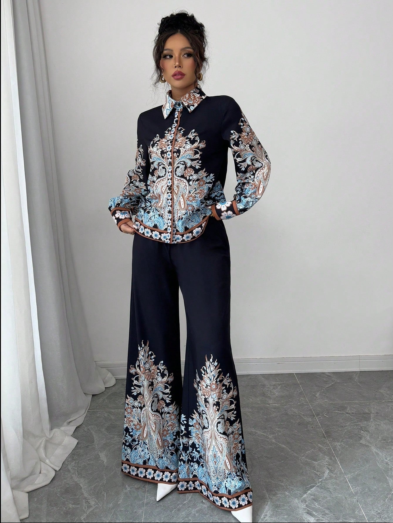 ARENIVA - Black Colour Classi Women's Co-Ord Set With Floral Print