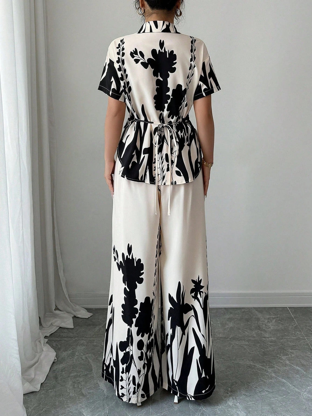 ARENIVA - Classi Co-Ord Set With Floral Printed with Back Tie-Up