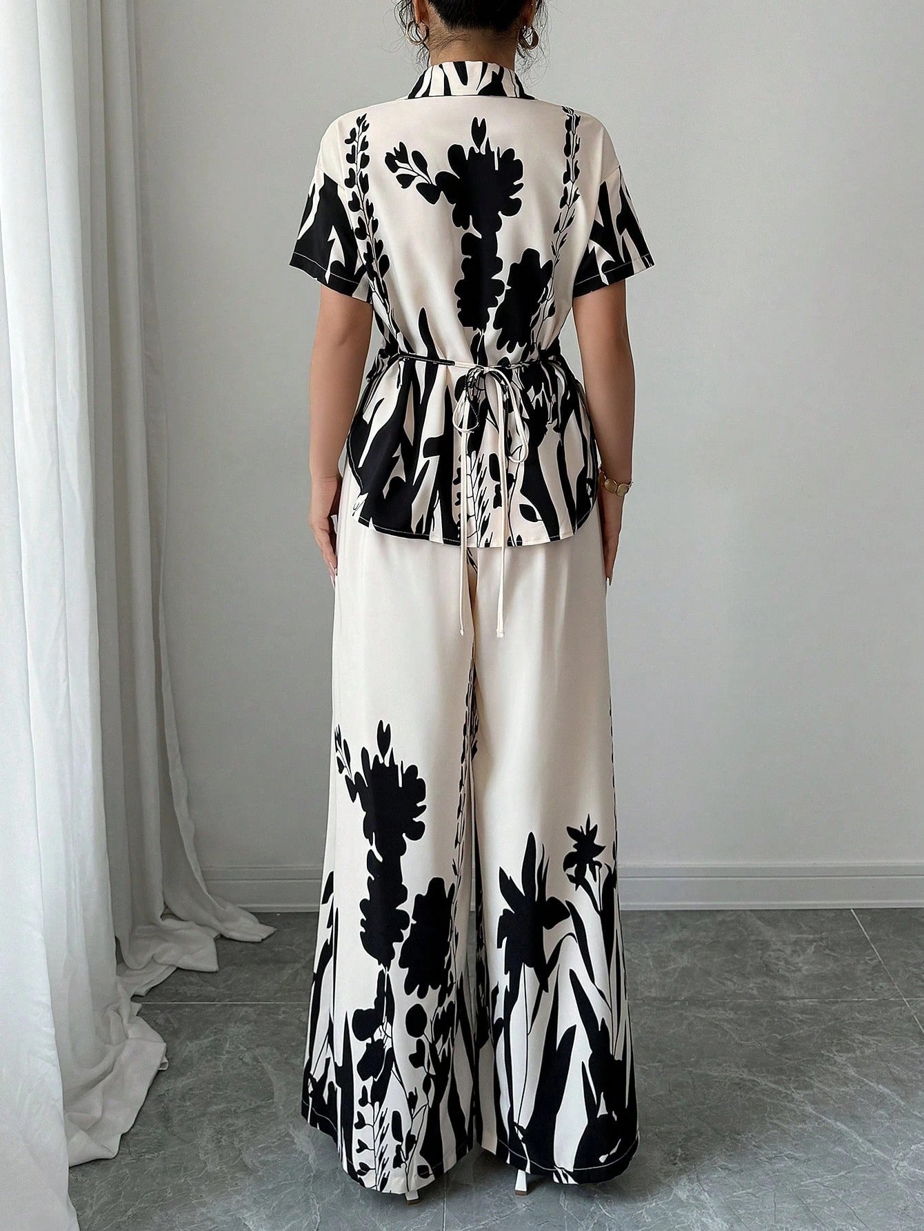 ARENIVA - Classi Co-Ord Set With Floral Printed with Back Tie-Up