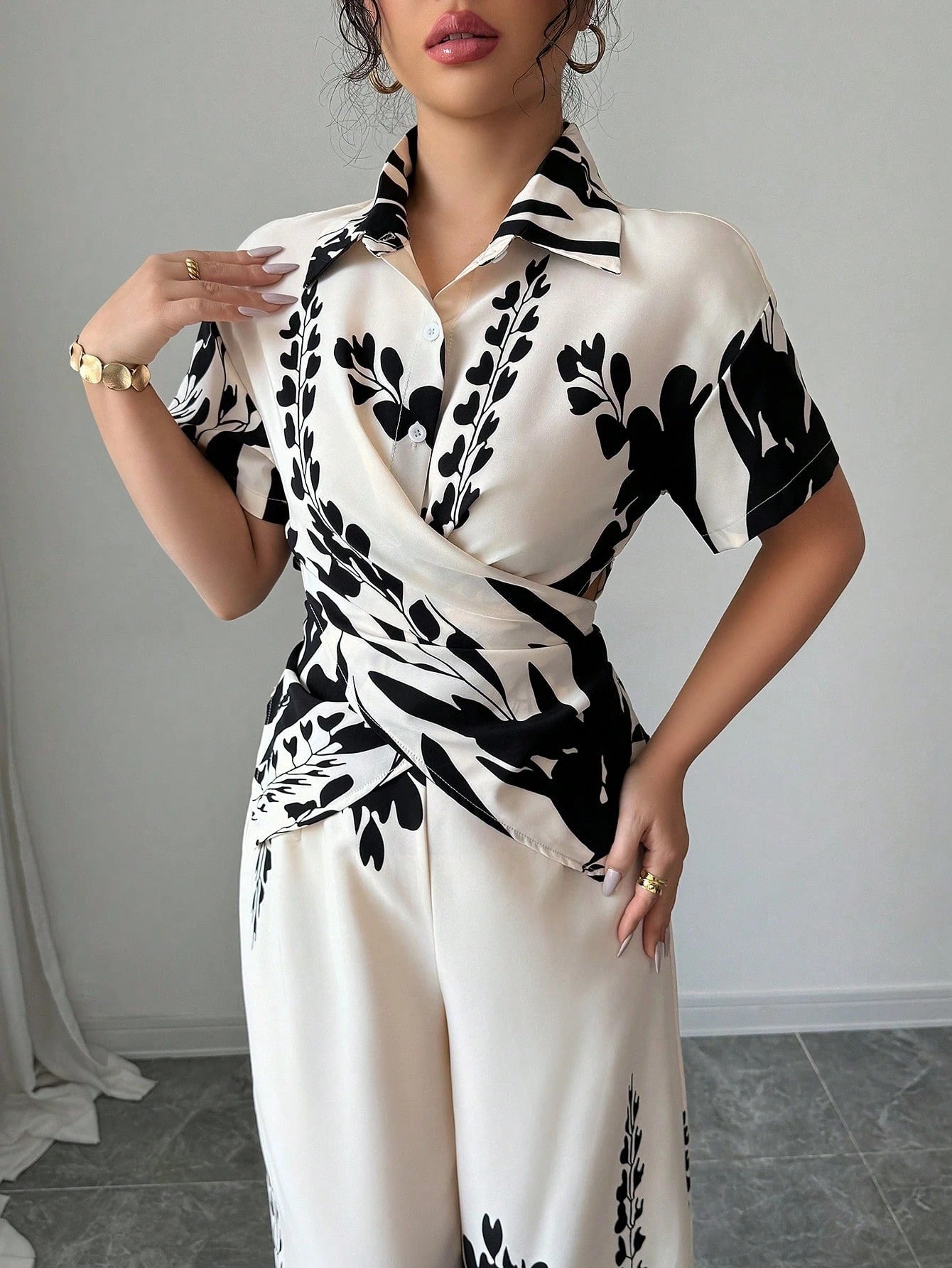ARENIVA - Classi Co-Ord Set With Floral Printed with Back Tie-Up
