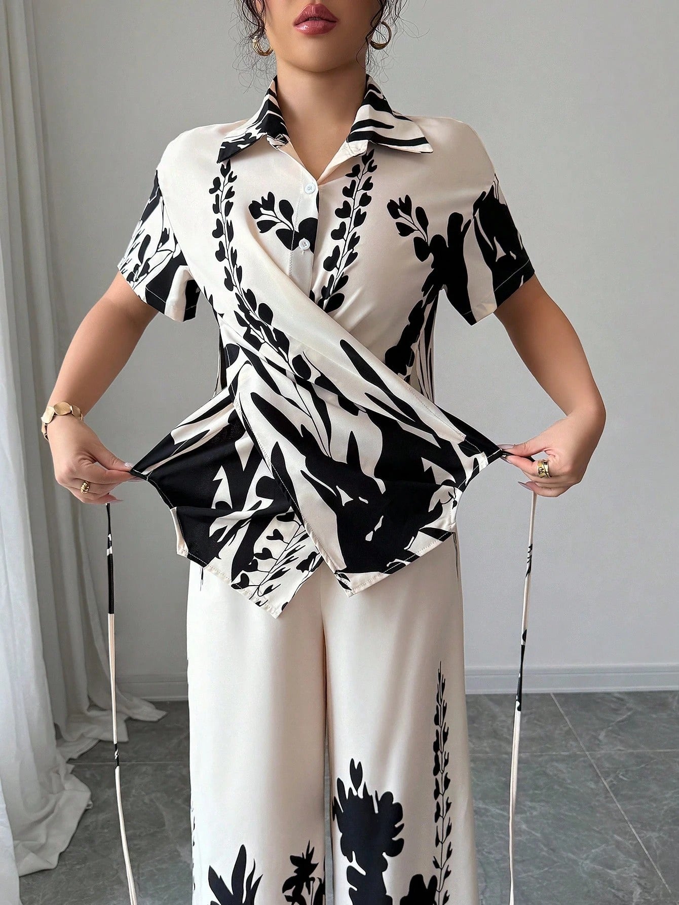 ARENIVA - Classi Co-Ord Set With Floral Printed with Back Tie-Up