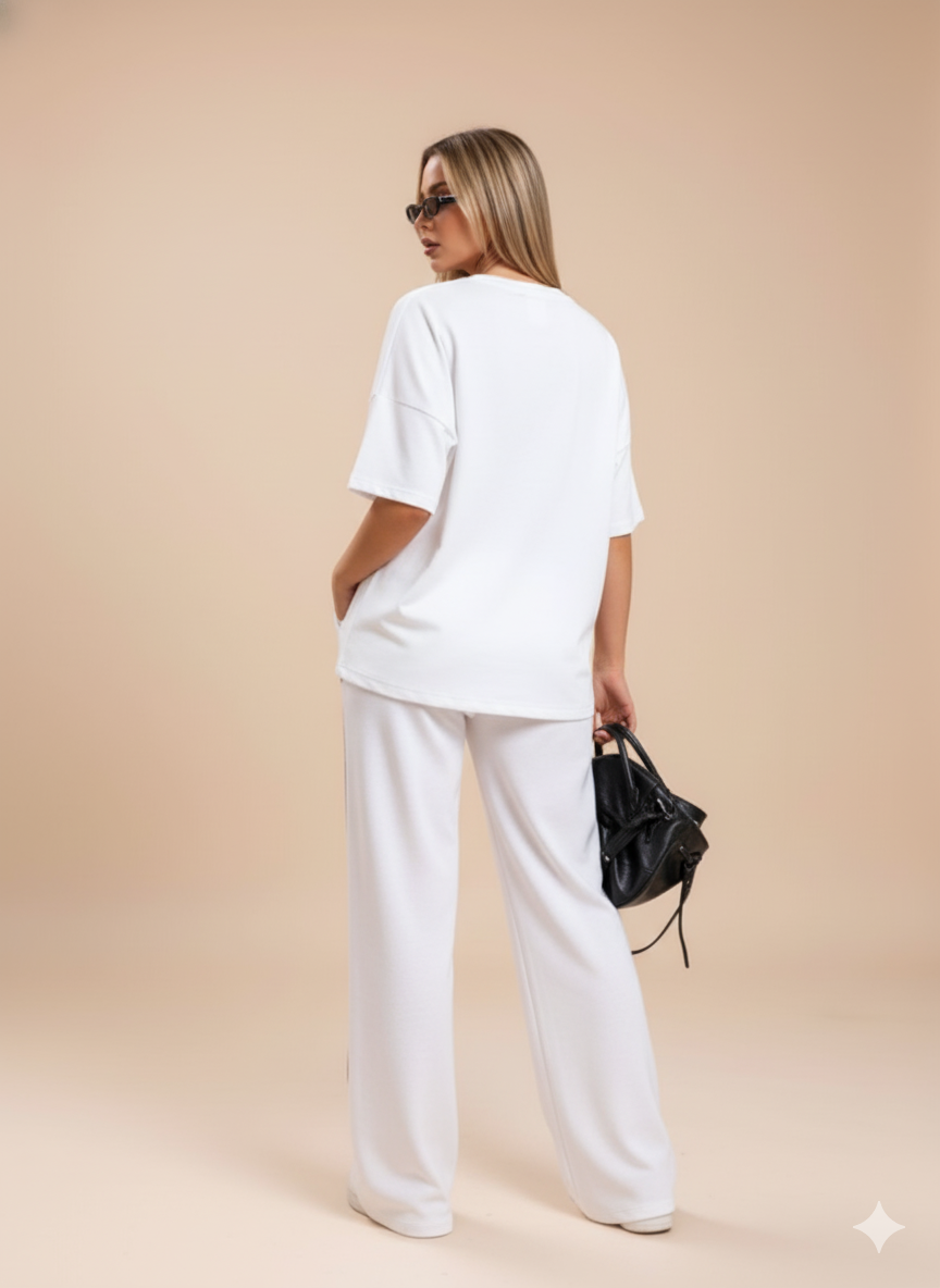 Snow White Colour Women's Co-Ord Set with Leapord Print