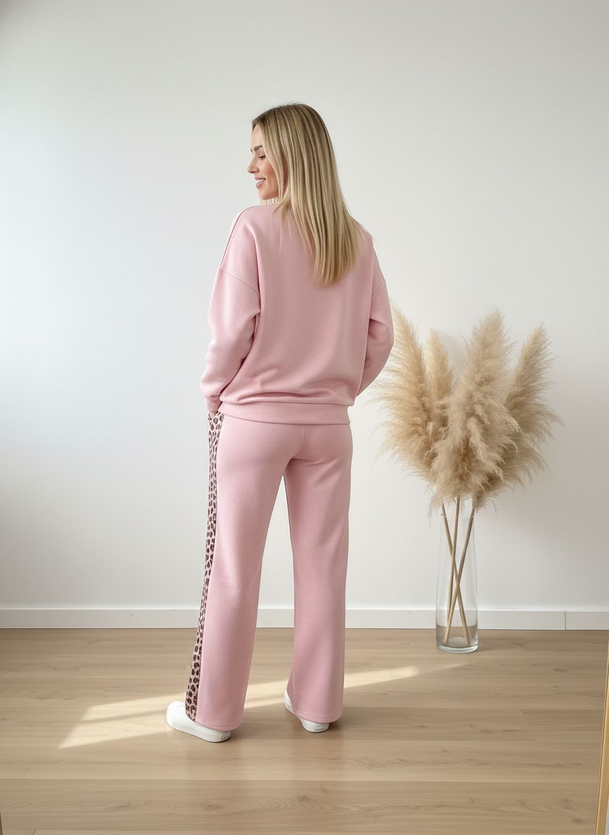 Baby Pink Colour Women's Comfortable Co-Ord Set with Leopard Print