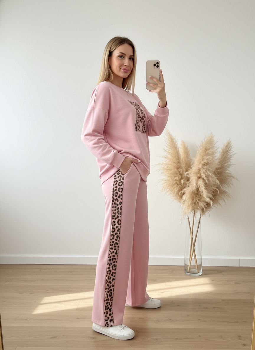 Baby Pink Colour Women's Comfortable Co-Ord Set with Leopard Print