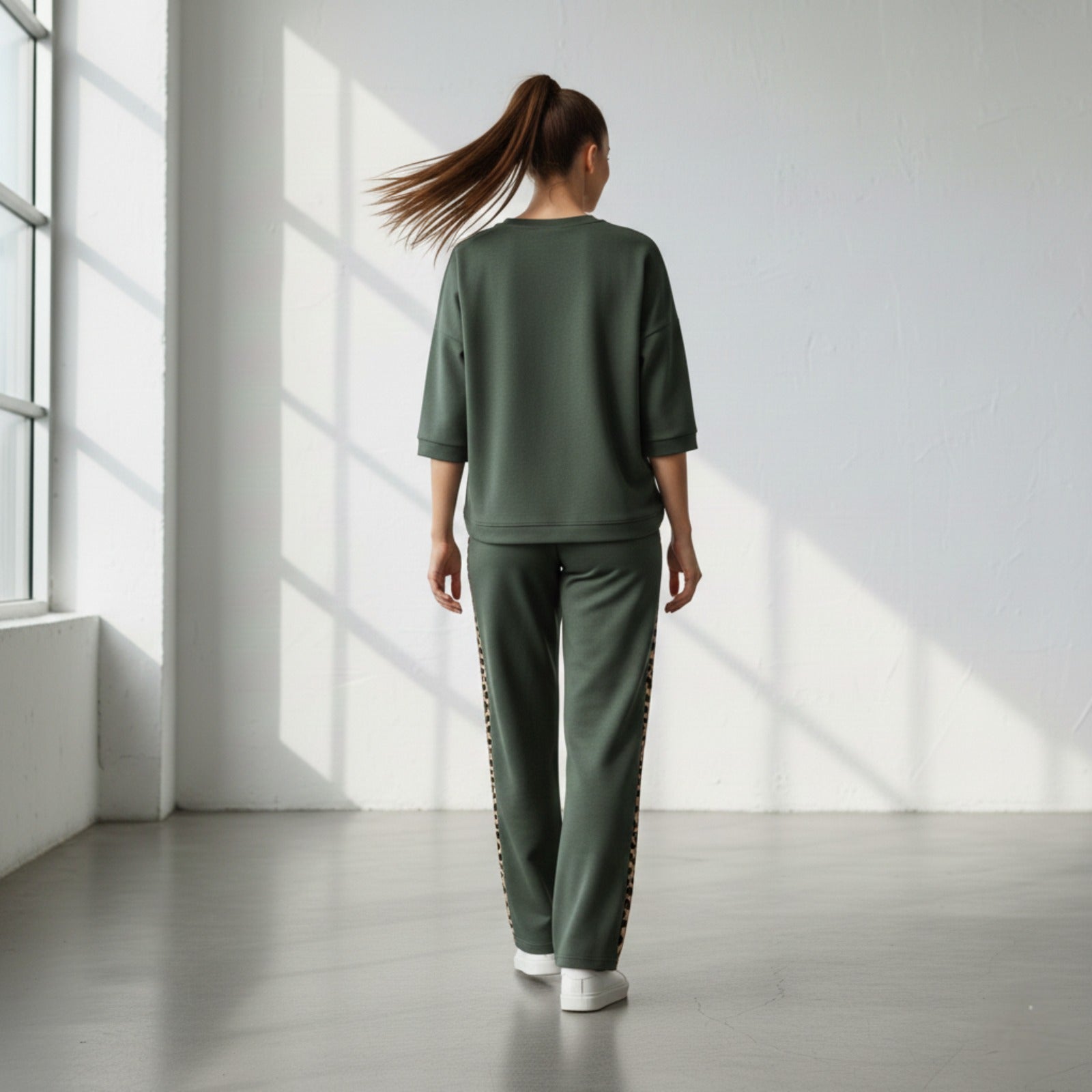 Forest Green Colour Women's Co-Ord Set with Leapord Print