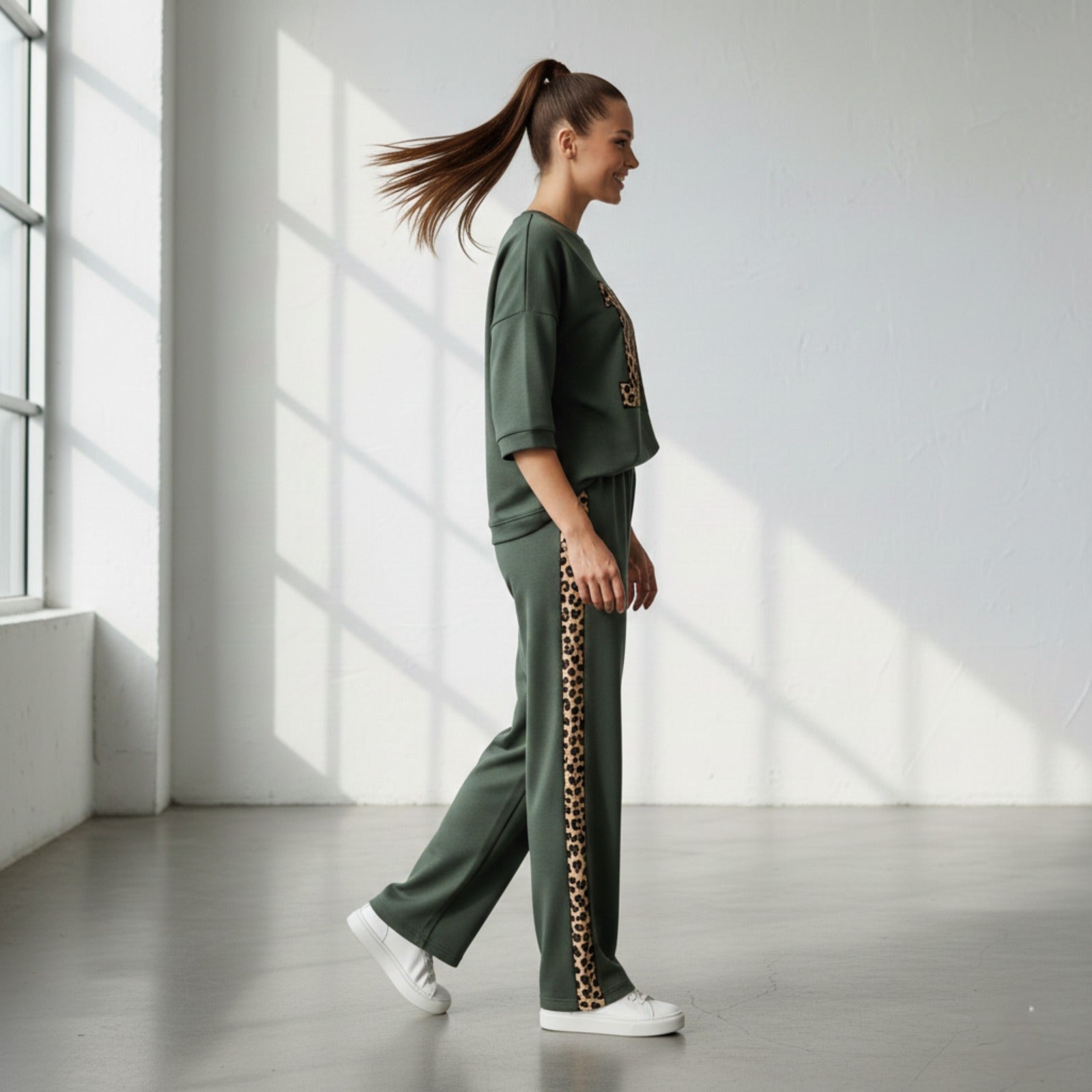 Forest Green Colour Women's Co-Ord Set with Leapord Print